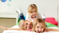Geschwisterkinder: Zusammen oder einzeln betreuen?