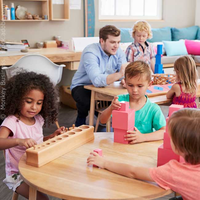 Montessori – das Konzept und alles Wichtige für ErzieherInnen